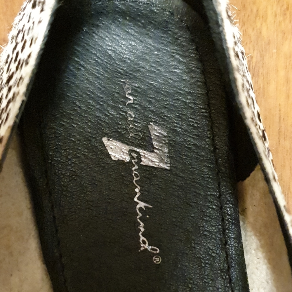 Authentic! 7 For All Mankind Addison Flats, in original box, sz 5.5 - Picture 3 of 6